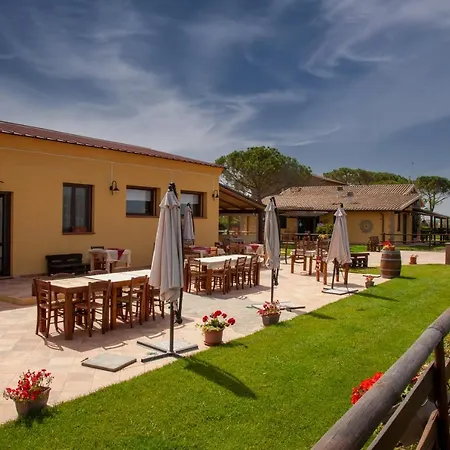Agriturismo Albarosa-terre Dell'amore Farm stay *